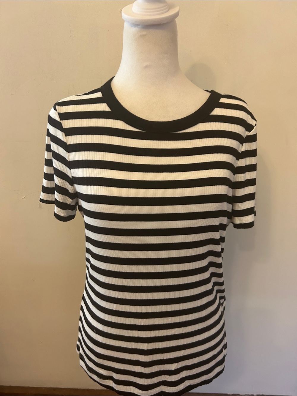 On 34th Black & White Striped Short Sleeve Women's Top Size L EUC